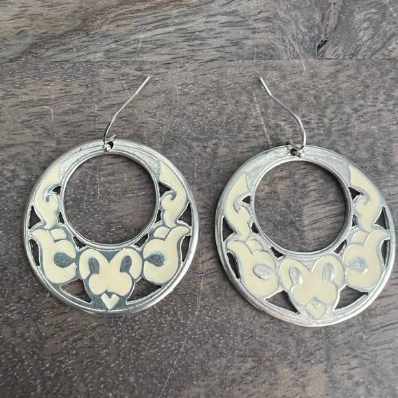 Vintage cream enamel and silver tone hoop dangle drop earrings - Picture 1 of 4